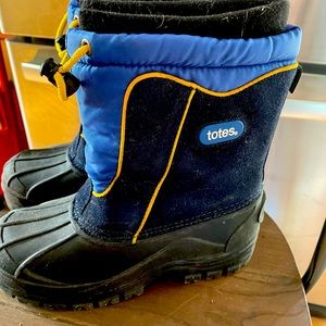 Totes boys boots size 3